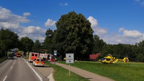 Die Freiwillige Feuerwehr Pöttmes wurde am Freitag kurz vor 17 Uhr zu einem Verkehrsunfall mit mehreren beteiligen Autos auf die Staatsstraße 2035 Höhe Mandlach gerufen.