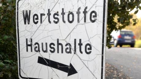 Die Polizei hat am Sonntag vier Diebe auf dem Wertstoffhof in Burtenbach gestellt.
