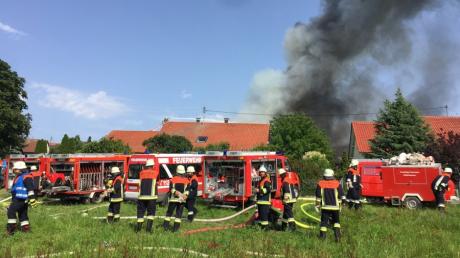 In Deisenhausen ist am Montagnachmittag ein landwirtschaftliches Gebäude in Brand geraten. Es entstand ein Millionenschaden.