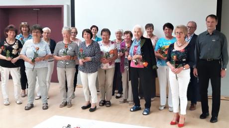 Am 7. Juli traf sich der Katholische Frauenbund Wehringen im Bürgersaal zur Jahreshauptversammlung. Die Mitglieder der letzten Vorstandschaft erhielten eine Rose.