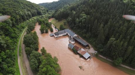 Der Hof von Thomas Maßen in Wellkyl nahe Trier war komplett überflutet. Auch seine gesamten Futtervorräte wurden von den Wassermassen weggeschwemmt.