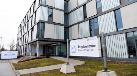 Das Augsburger Impfzentrum Augsburg sitzt im ehemaligen Fujitsu-Gelände, das von der Firma Walter AG gekauft wurde.