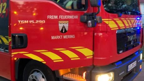 Die Feuerwehr Mering rückte am Freitagabend zu einem Brand in Mering aus. 