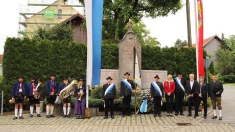 Die 150-Jahr-Feier des Kameradschaftsvereins Dettenschwang fiel aus. Am Sonntag wurde am Kriegerdenkmal lediglich ein Kranz für die Kriegsopfer niedergelegt.