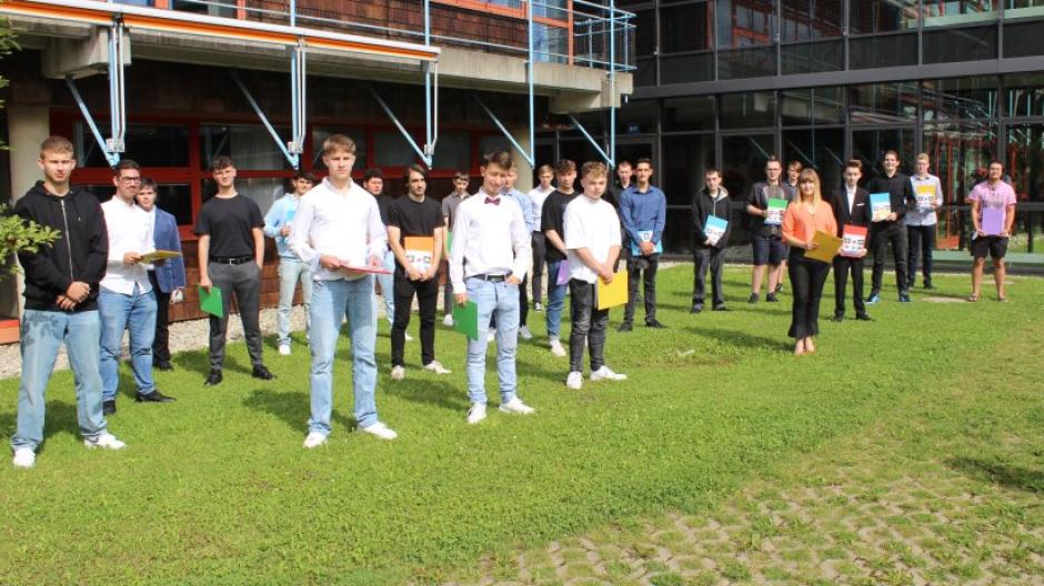 50 Absolventen wurden an der Dominikus-Zimmermann-Realschule in Günzburg verabschiedet - hier die Klasse 10a.