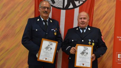 Hermann Schedler (links) und Karl Knoll wurden zu Ehrenkommandanten der Schwabmünchner Feuerwehr ernannt.