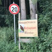 Vergangene Woche wurde der Greifvogelpark im Haldenwanger Ortsteil Konzenberg von Polizei und Landratsamt durchsucht. Der Hinweis zu den Missständen kam aus der Bevölkerung.