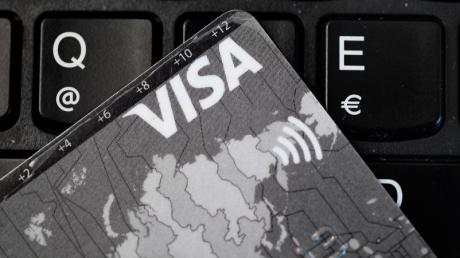 Mit ausgespähten Bankdaten wollten Betrüger mit der Software-Masche 10.000 Euro erbeuten.