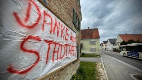 Der Ärger einiger Anwohnerinnen und Anwohner der Babenhauser Straße in Bubenhausen richtet sich gegen den Stadtrat. Doch der kann den Ensembleschutz nicht aufheben.  
