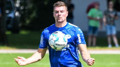 Kämpfte sich zusammen mit seinen Teamkollegen in der Hitzeschlacht beim FC Memmingen II durch: Kilian Kustermann  (SC Ichenhausen).
