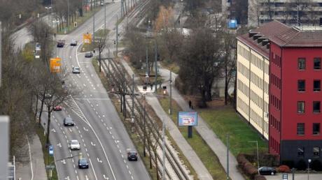 Auf der Haunstetter Straße in Augsburg hat sich am Mittwochmorgen ein Lkw-Unfall ereignet.