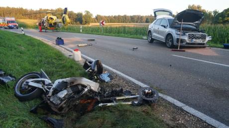 Ein 38-jähriger Motorradfahrer hatte am Donnerstag beim frontalen Zusammenstoß mit diesem Auto bei St. Jodok nahe Haunswies (Affing) schwerste Verletzungen erlitten. Am Sonntag starb er.