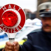 Bei einer Verkehrskontrolle eines Sattelzuges zwischen Schwabmünchen und Untermeitingen stellte die Polizei gleich mehrere Verstöße fest. 