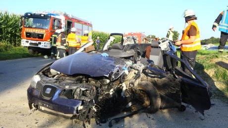 Eingeklemmt wurde die 33-jährige Fahrerin dieses Autos bei einem Unfall am Montag bei Gundelsdorf.