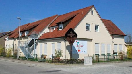 Der hundert Jahre alte und immer wieder renovierte Kindergarten St. Josef an der Wainer Straße in Dietenheim bekommt Ersatz: Ein Neubau soll demnächst starten.