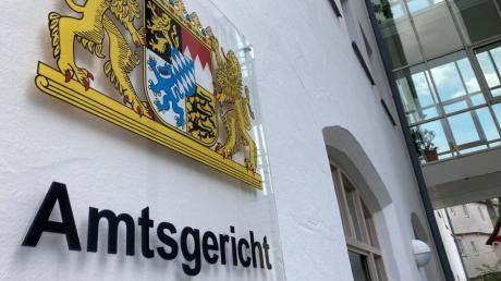 Am Nördlinger Amtsgericht stand eine junge Frau vor Gericht, weil sie mit den Bankdaten ihres Ex eingekauft hatte.