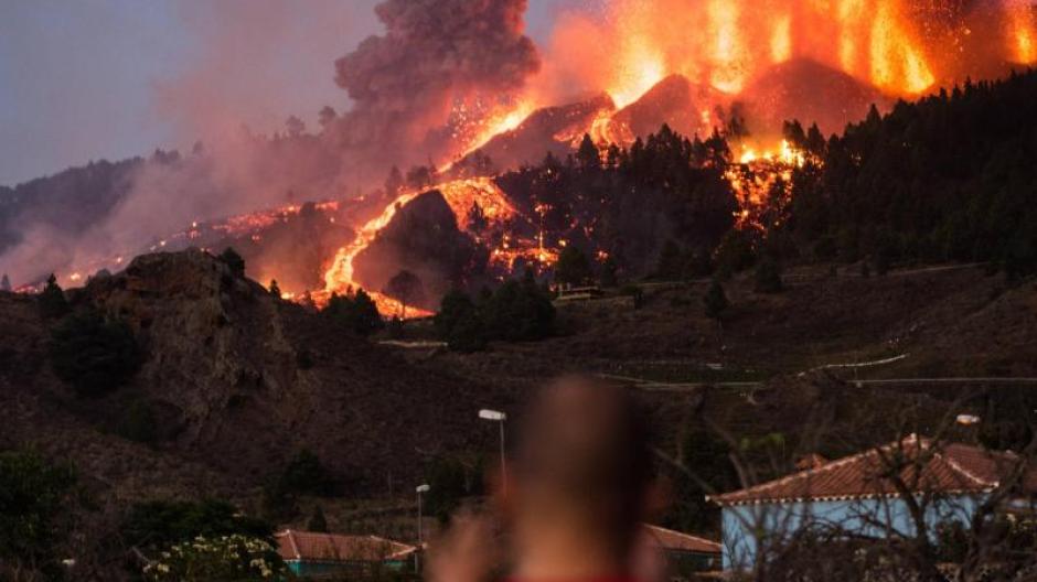 Auf der spanischen Kanareninsel La Palma ist erstmals seit 50 Jahren wieder ein Vulkan ausgebrochen.