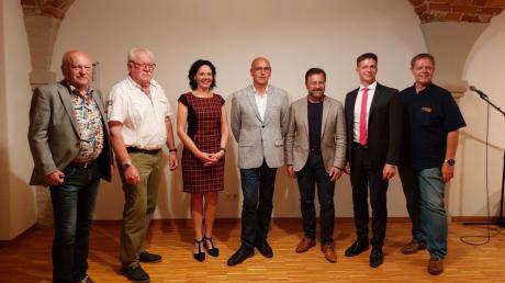 Der neue Vorstand des Schullandheimvereins (von links):  Thomas Zinnecker, Helmut Lenz, Claudia Genswürger, Erwin Gerstlacher, Toni Schoder, Marlon Dreier und Helmut Luichtl.