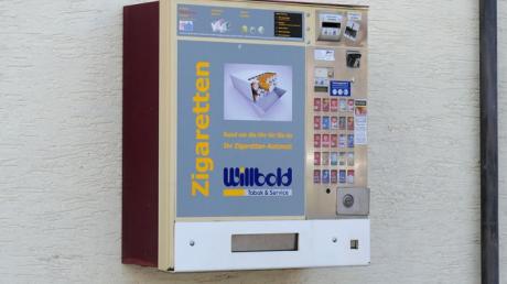 Ein Zigarettenautomat in Pfaffenhofen-Beuren ist ins Visier von Unbekannten geraten.
