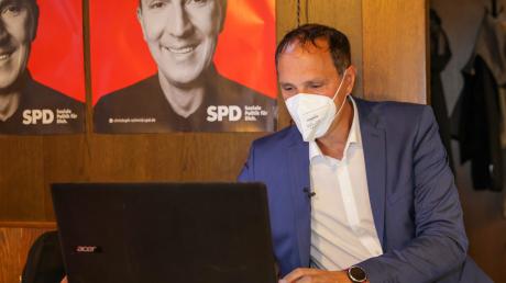 Das Zugticket nach Berlin hat Christoph Schmid bereits gebucht. Ganz zufrieden ist der SPD-Kandidat aber nicht.