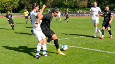 Der TSV Mindelheim (schwarze Trikots) verlor beim TSV Bobingen mit 0:3.
