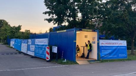 Das Impfzentrum in Neu-Ulm hat seit Donnerstag geschlossen. Am letzten Tag war noch einiges geboten.