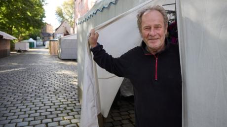 Erwin Lorenz aus Jettingen ist seit 35 Jahren Markthändler auf der Dult. 