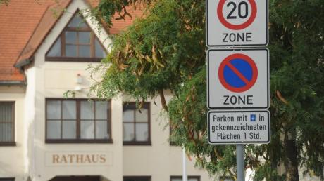 Tritt Pfaffenhofen der Kommunalen Verkehrsüberwachung bei? Im Marktrat kommt die Idee nicht gut an.