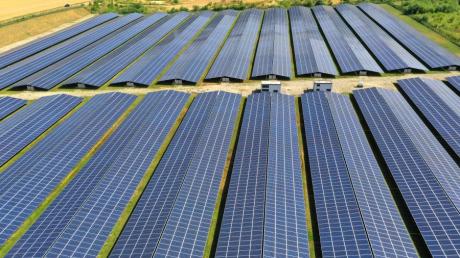 Die erste von zwei geplanten Fotovoltaik-Freiflächenanlagen südlich von Unterroth hat die Zustimmung des Gemeinderats. 
