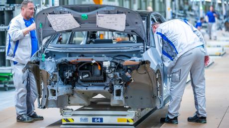 Mit dem Mangel an Rohstoffen und Vorprodukten, wie Halbleiter für Mikrochips, kämpft die Wirtschaft weltweit. Auch bei Audi in Ingolstadt und Neckarsulm gibt es Probleme in der Produktion.