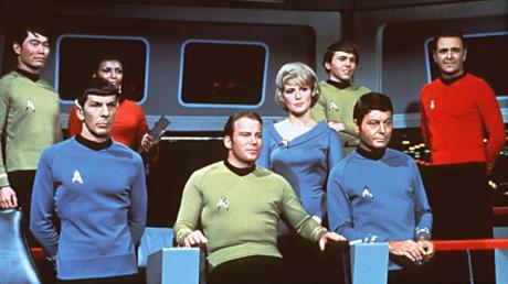 Die Crew des Raumschiffes USS Enterprise mit William Shatner alias Captain James T. Kirk in der Bildmitte.