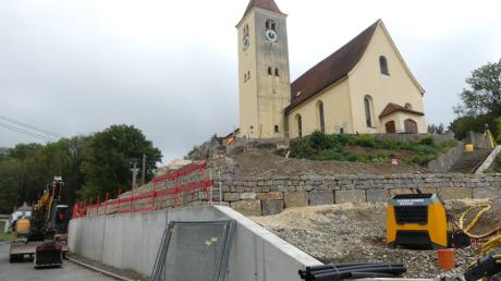 Baustelle in Herrenstetten: Der Kirchberg wird derzeit saniert. 