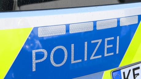 Ein 42-Jähriger hat in Derndorf die Kontrolle über einen Radlader verloren und ist unter anderem in einen Garten geschanzt.