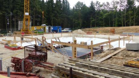 Hier wird der Hochbehälter in Hohenried gebaut. Die Aufnahme auf der Baustelle ist Mitte September entstanden. Erst im nächsten Jahr erhält die Gemeinde Petersdorf die Fördermittel dafür.