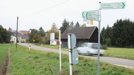 Wird an der früheren Staatsstraße nach Remshart ebenfalls ein Radweg
entstehen? Damit würde die Gemeinde Rettenbach eine sichere Verbindung vom
Kammeltalradweg zum Silbersee schaffen.