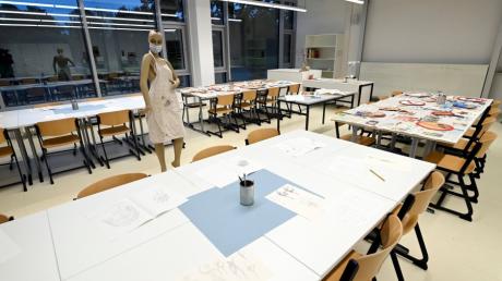 Die Schülerinnen und Schüler am Rudolf-Diesel-Gymnasium freuen sich über die neuen Fachräume im naturwissenschaftlichen und künstlerischen Bereich. Der Bauabschnitt wurde von den Architekten Schuller und Tham realisiert. 