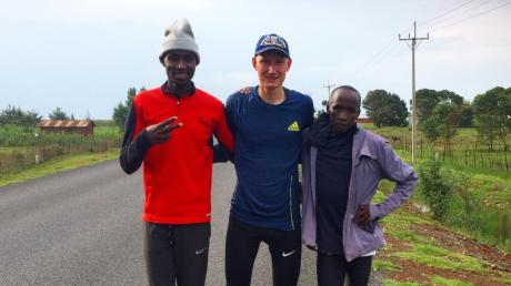 Manuel Viehl trainiert in Kenia häufig mit einheimischen Sportlern. Zur Zeit ist er auf Heimaturlaub in Hiltenfingen.