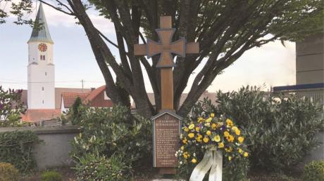 Das Soldatengrab in Rettenbach zu pflegen und an die jungen Soldaten zu erinnern, die im April 1945 getötet wurden, gehört zu den selbstverständlichen Aufgaben des Soldaten- und Kameradenvereins Rettenbach. 
