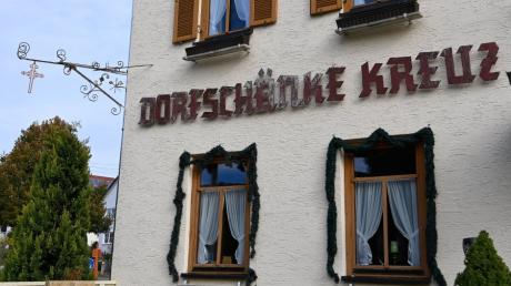 Ein Hingucker auch von außen: Das Gasthaus "Dorfschänke Kreuz", deren letzter Tag bald gekommen ist: Am 31. Oktober ist Schluss.  