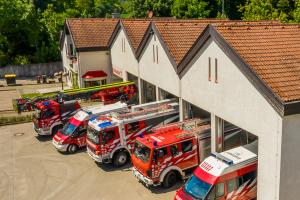 Das 1982 errichtete Feuerwehrhaus in der Ochsengasse 2 in Stadtbergen. Hier finden sechs Einsatzfahrzeuge Platz.