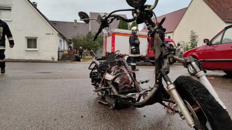 Bei dem Brand in Wittislingen ist ein Zweirad zerstört worden.