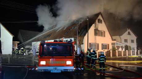 86 Feuerwehrkräfte löschten den Brand in Schabringen.