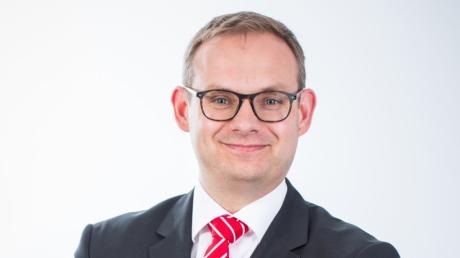 Martin Jenewein wird Vorstandsvorsitzender der Sparkasse Dillingen-Nördlingen. Er löst im Mai 2022 Thomas Schwarzbauer ab, der sich altershalber in den Ruhestand verabschiedet.
