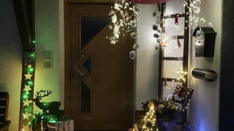 So wie auf unserem Bild aus dem Advent 2020 sollen auch dieses Jahr Hauseingänge und Fenster in Winterrieden stimmungsvoll geschmückt werden.
