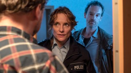 Peter Faber (Jörg Hartmann) und die Leiterin der Polizeiwache Hörde, Katrin Steinmann (Anne Ratte-Polle): Die Tatort-Kritik zu "Masken" aus Dortmund enthält viel Lob. 