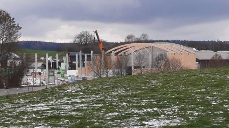 Im Gewerbegebiet am östlichen Ortsrand von Mickhausen wird das Ökofen-Logistikzentrum um eine zusätzliche Halle erweitert.