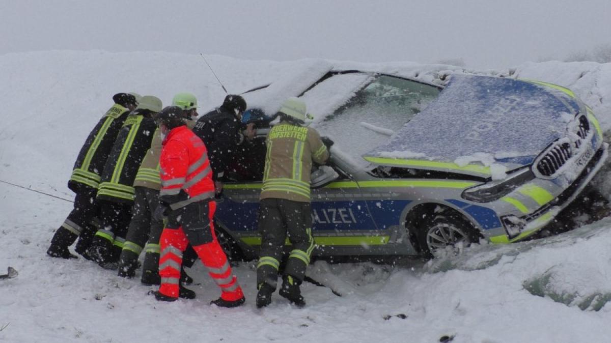 Schnee: Polizei stoppt Wahnsinn und ist geschockt - Ist das der irrste  Autofahrer der Welt?