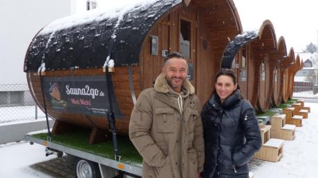 Franz und Jasmin Schubert haben unternehmerisch alles auf eine Karte gesetzt. Sechs mobile Saunas werden nun ab Westendorf vermietet.