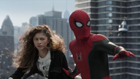 Hier erfahren Sie, wie Sie die Marvel-Filme in Reihenfolge schauen können, um die Geschichte chronologisch zu erleben. Das Bild zeigt eine Szene aus "Spider-Man: No Way Home".