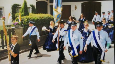 Ein Bild aus aktiveren Tagen: Im Jahr 2000 feierte der Krieger- und Soldatenverein Tagmersheim sein 125-jähriges Bestehen mit einem größeren Fest. Nun wird der Verein aufgelöst.